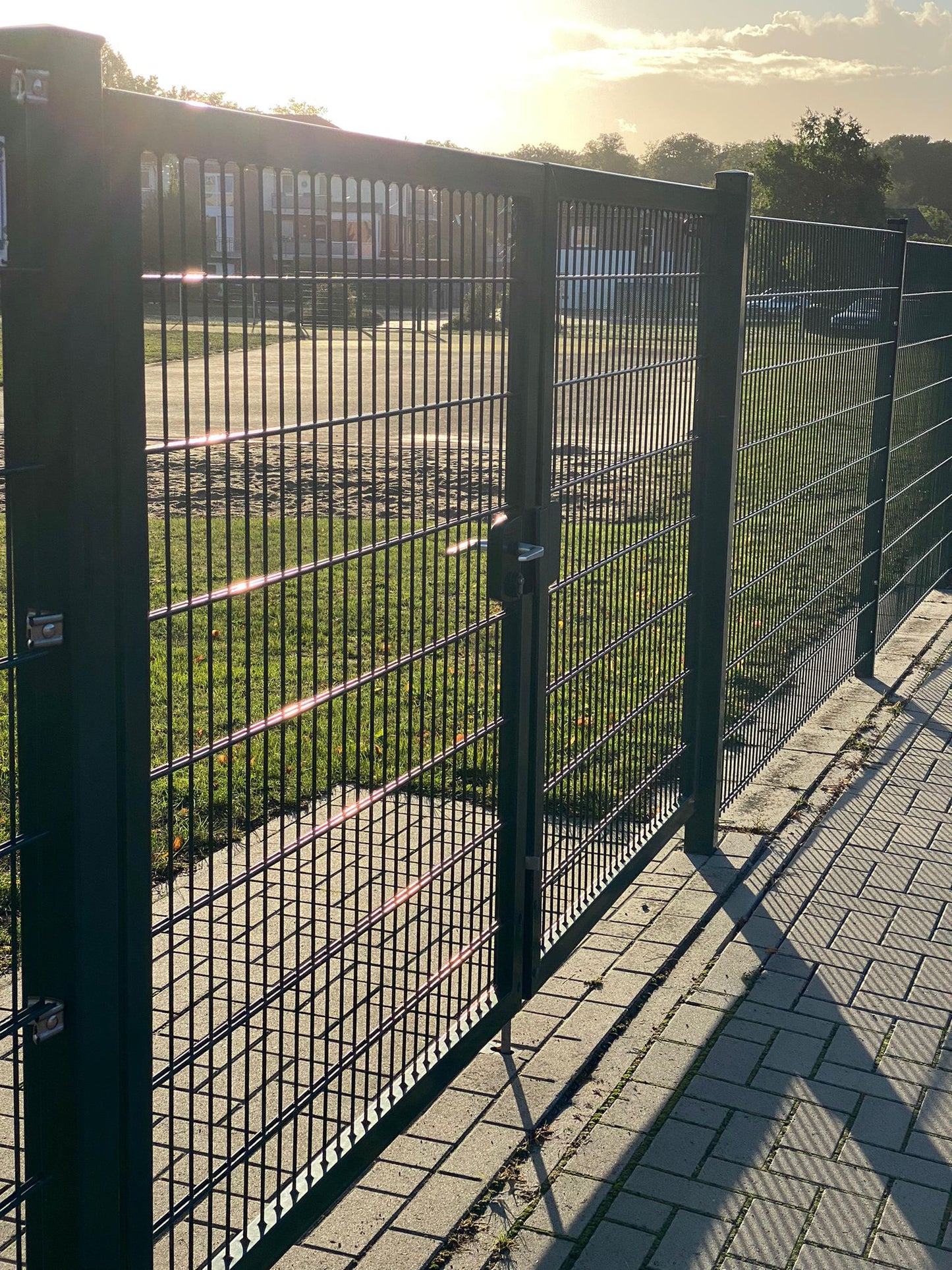 Schweres doppelfügeliges Gartenzauntor (Kombi) - 8/6/8, zum Aufdübeln